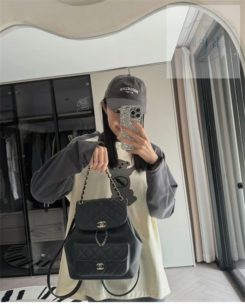 샤넬 24P 듀마 백팩 라지 블랙 4번 이미지
