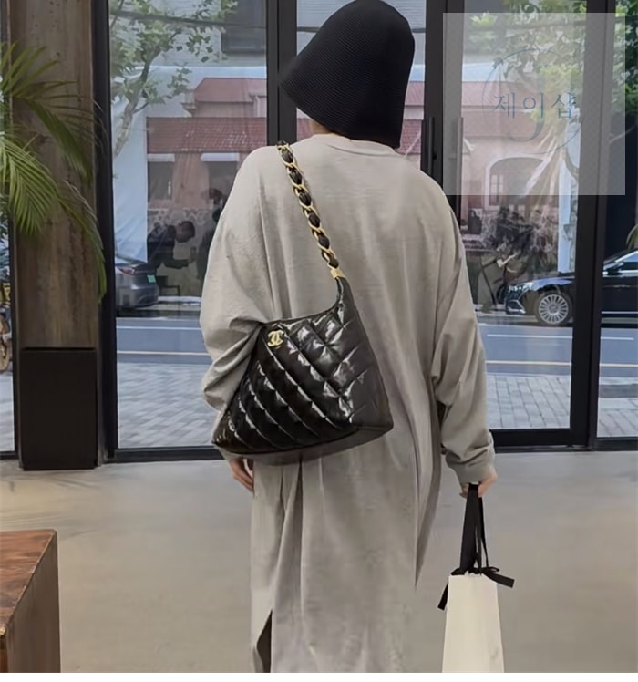 샤넬 24a 호보백 라지 3번 이미지