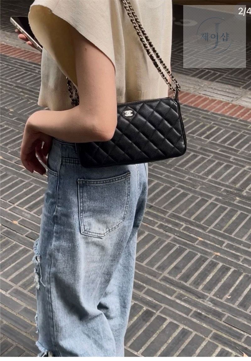 샤넬 25A 캐비어 미니 체인 숄더백 3번 이미지
