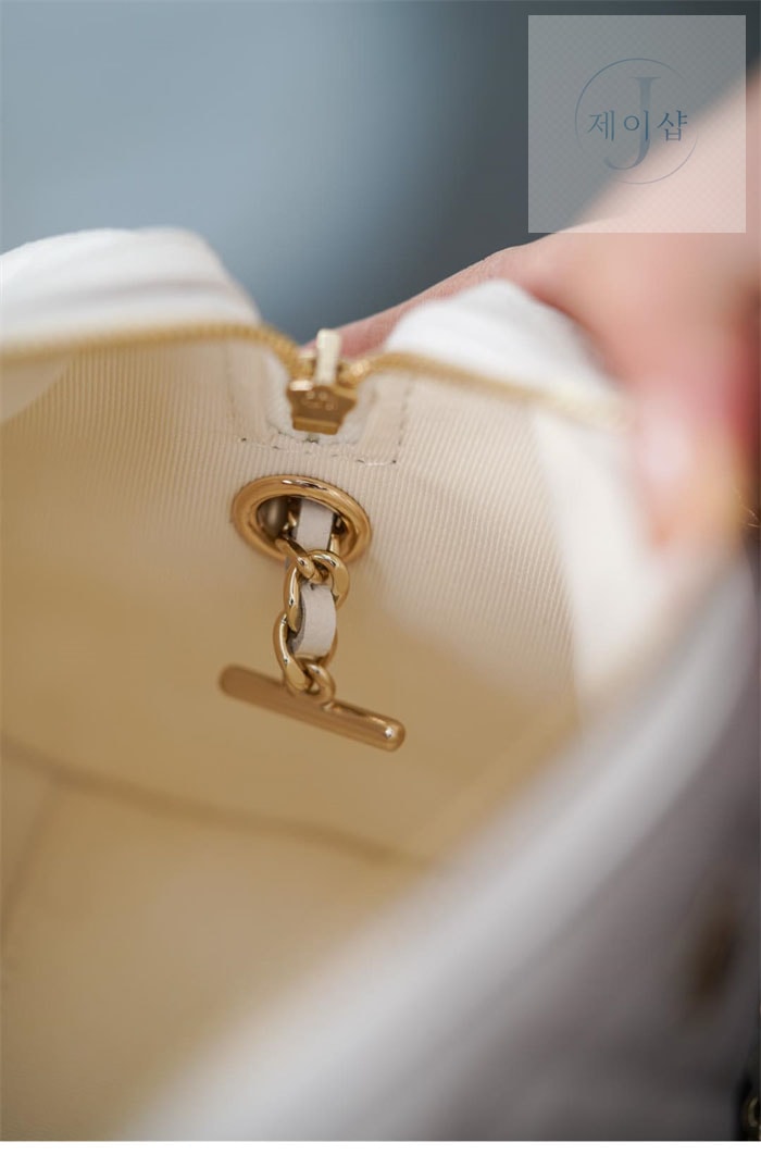 샤넬 25P 체인 미니백 골드메탈 11번 이미지