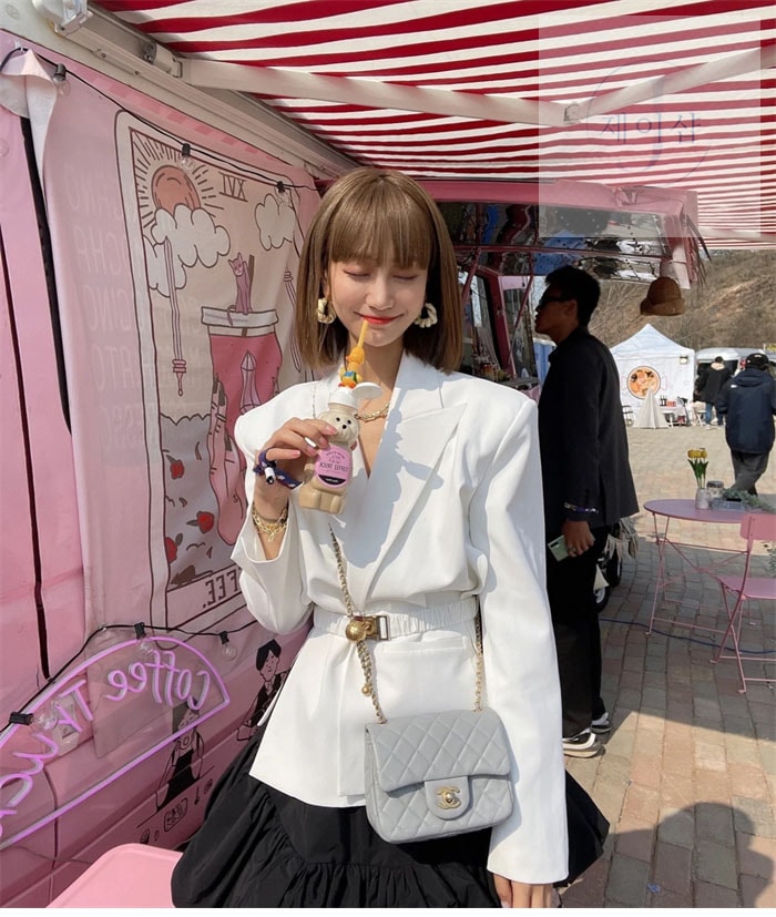 샤넬 클래식 골드볼 쁘띠삭 플랩백 그레이 3번 이미지