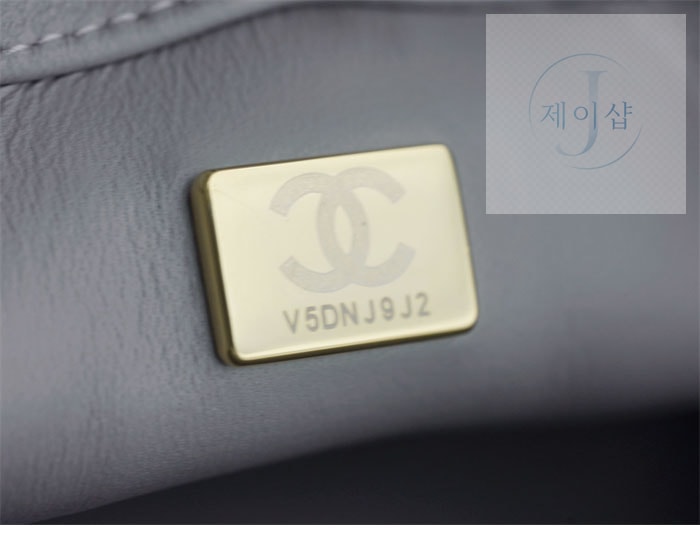 샤넬 클래식 골드볼 쁘띠삭 플랩백 그레이 20번 이미지