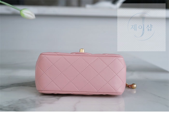 샤넬 클래식 골드볼 쁘띠삭 플랩백 핑크 8번 이미지