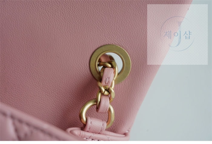 샤넬 클래식 골드볼 쁘띠삭 플랩백 핑크 19번 이미지