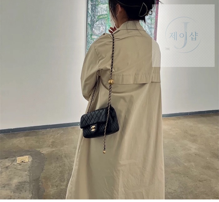 샤넬 클래식 골든볼 플랩 뉴미니 블랙 4번 이미지