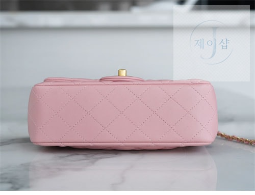샤넬 클래식 뉴미니 캐비어 금장 7번 이미지