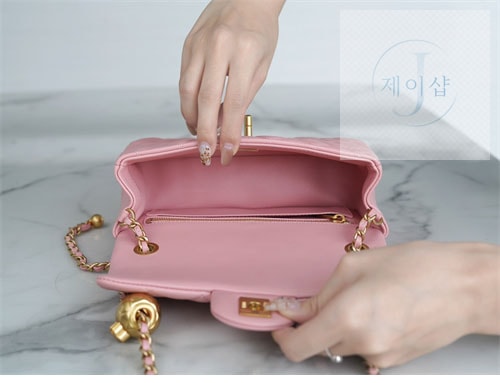 샤넬 클래식 뉴미니 캐비어 금장 9번 이미지