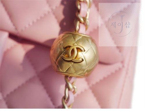 샤넬 클래식 뉴미니 캐비어 금장 13번 이미지