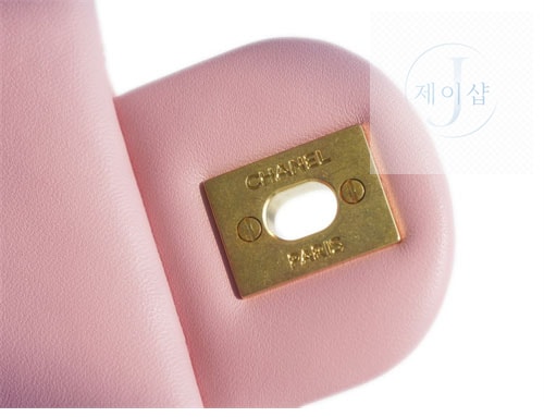 샤넬 클래식 뉴미니 캐비어 금장 19번 이미지