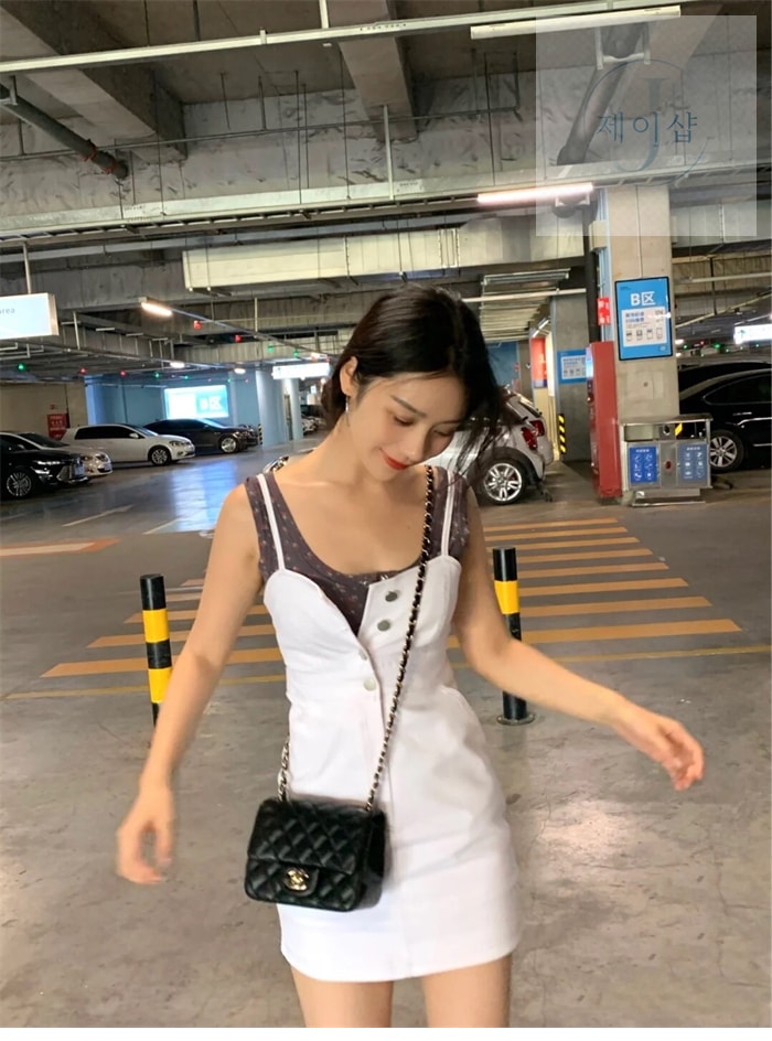 샤넬 클래식 플랩 금장 2번 이미지
