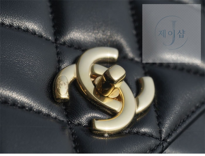 샤넬 트렌디CC 퀼팅 탑핸들 스몰 12번 이미지