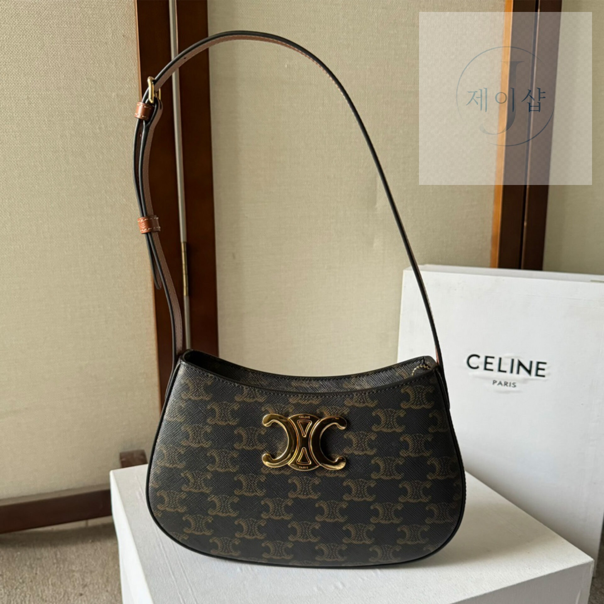 셀린느 트리옹프 캔버스 미디엄 틸리 백 22*13.5*4CM