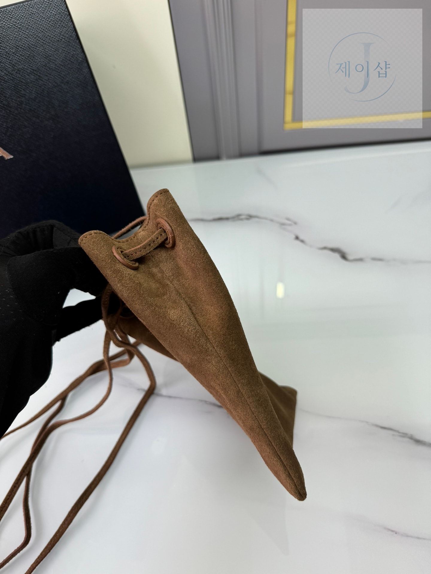 프라다 미니 스웨이드 숄더백 3번 이미지