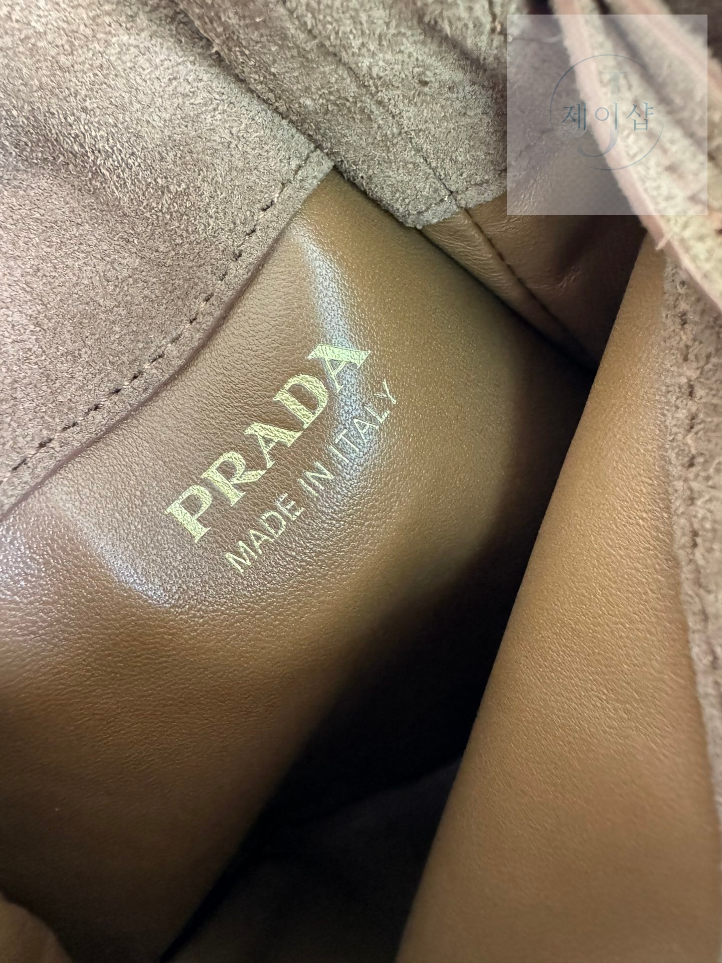 프라다 미니 스웨이드 숄더백 7번 이미지
