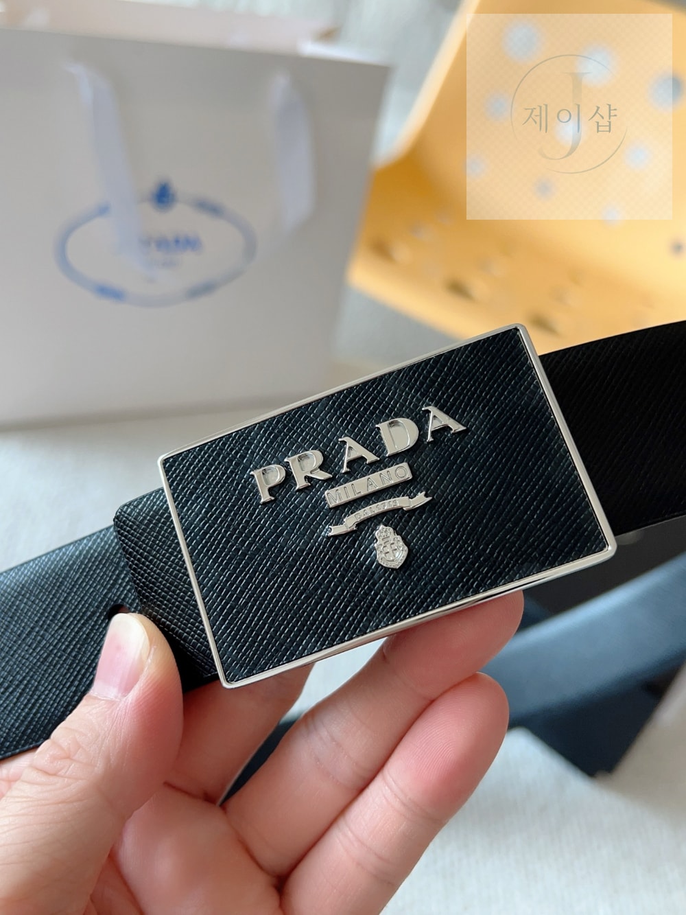 Prada 2 - 상세 이미지