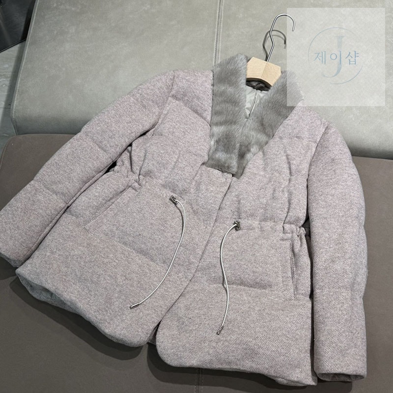로로피아나 24FW 로고 패치 밍크퍼 구스다운 패딩 점퍼