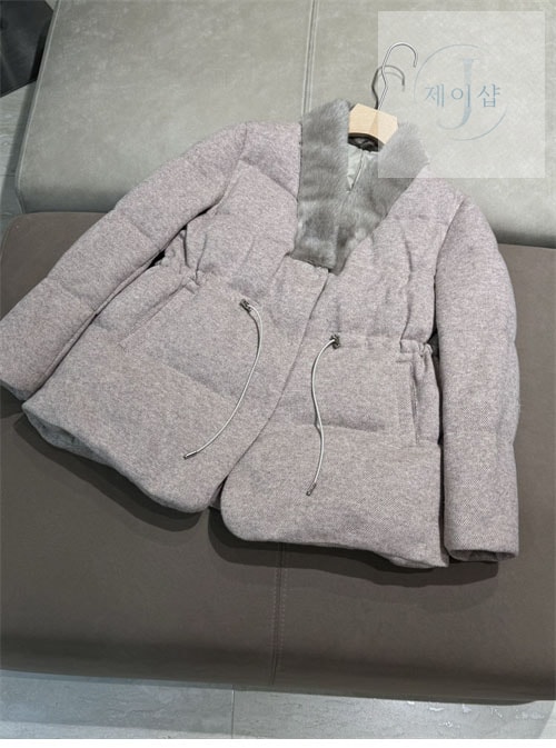 로로피아나 24FW 로고 패치 밍크퍼 구스다운 패딩 점퍼 - 상세 이미지