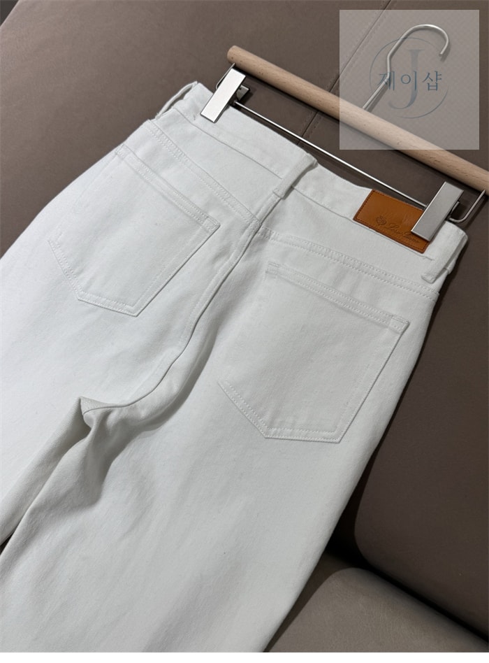 로로피아나 화이트 데님 배기 팬츠 - 상세 이미지