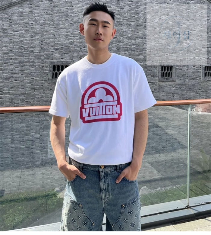 루이비통 23SS 비통 모노그램 반팔 크루넥 티셔츠 - 상세 이미지