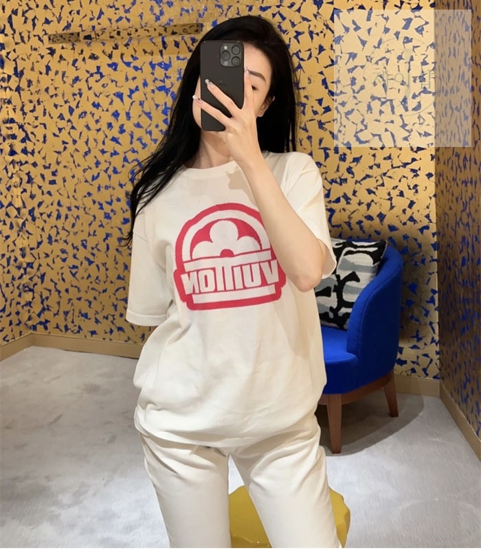 루이비통 23SS 비통 모노그램 반팔 크루넥 티셔츠 - 상세 이미지