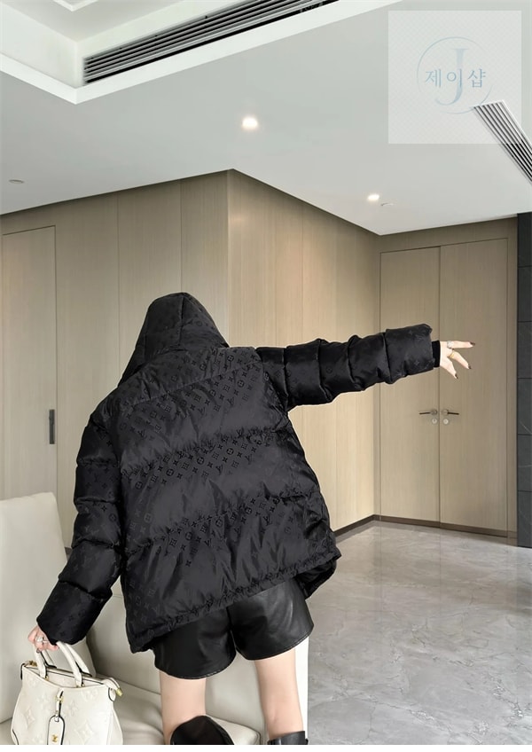 루이비통 24FW 모노그램 푸퍼 자켓（세븐） - 상세 이미지