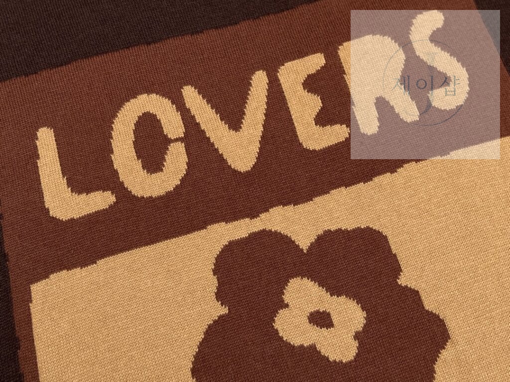 루이비통 24SS LV 로고 트렁크 니트 반팔티셔츠 브라운 - 상세 이미지