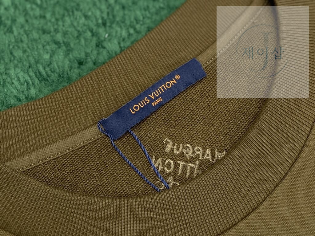 루이비통 24SS 코튼 시그니처 크루넥 맨투맨 카키 - 상세 이미지