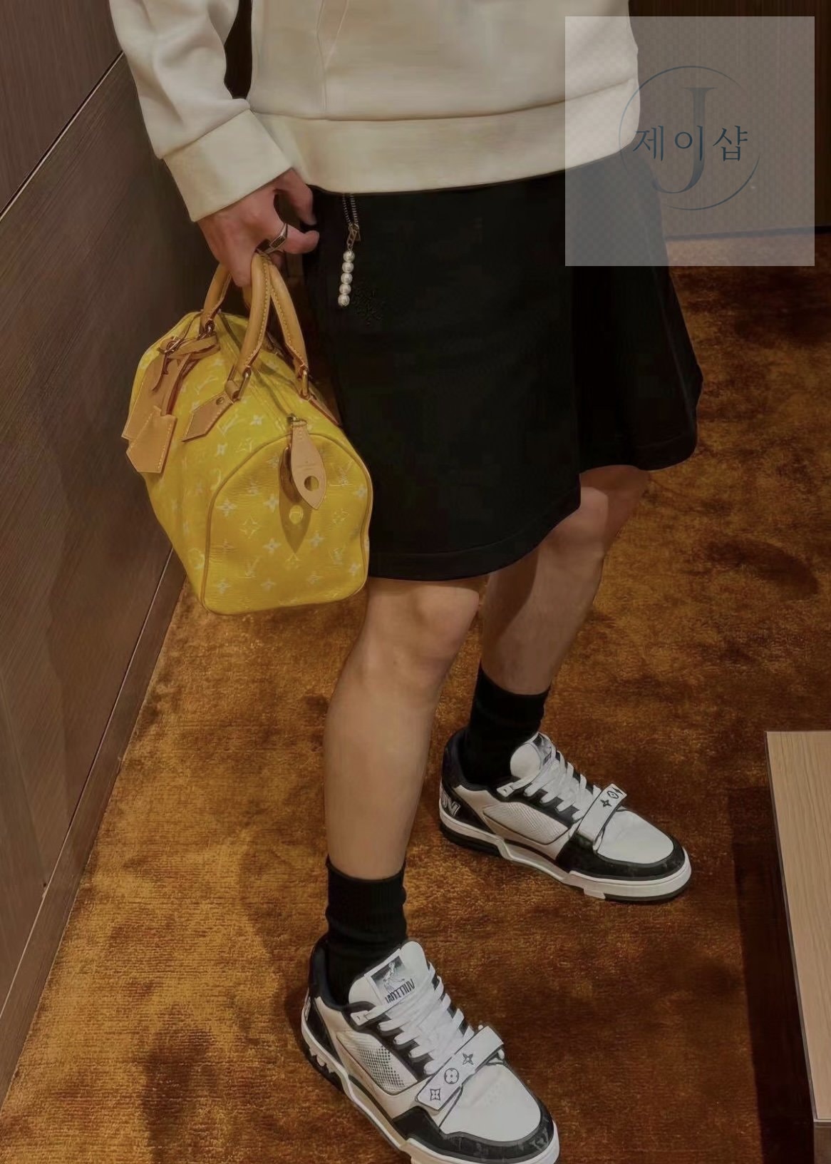 루이비통 24SS 포켓 지퍼 진주 장식 톤온톤 자수 코튼 저지 쇼츠 (터보) - 상세 이미지