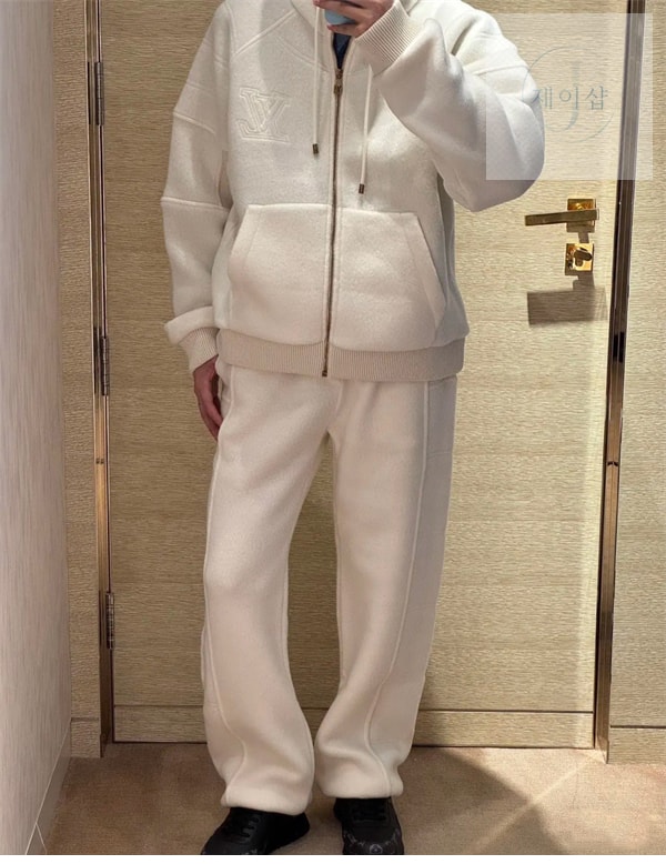 루이비통 25SS LV로고 조거 팬츠 (세븐) - 상세 이미지