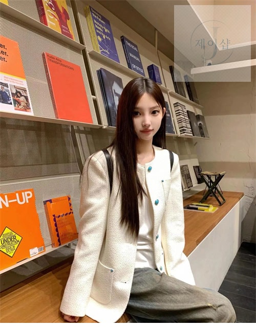 루이비통 25SS 컬렉션 트위드 자켓（세븐） - 상세 이미지