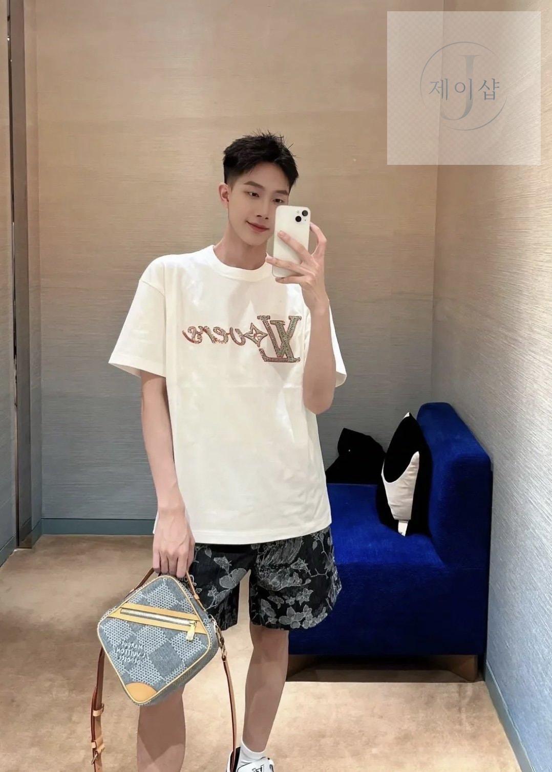 루이비통 비즈 시퀸 LV러버스 시그니처 오가닉 코튼 레귤러핏 반팔 티셔츠 - 상세 이미지