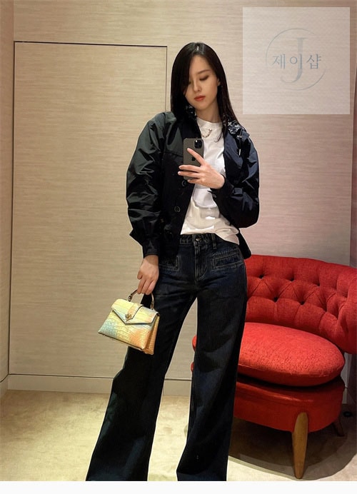 루이비통 숏 후드 파카 블랙 - 상세 이미지