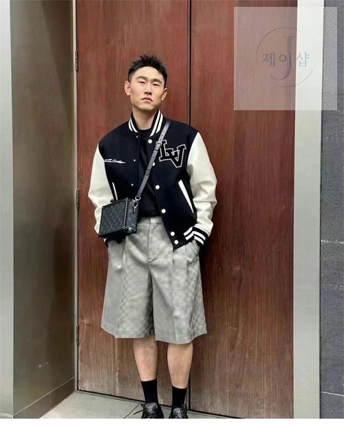 루이비통 시그니처 벨벳 LV 바시티 블루종 자켓 - 상세 이미지