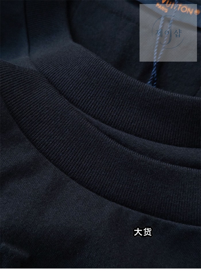 루이비통 엠보스드 LV 반팔 티셔츠 - 상세 이미지