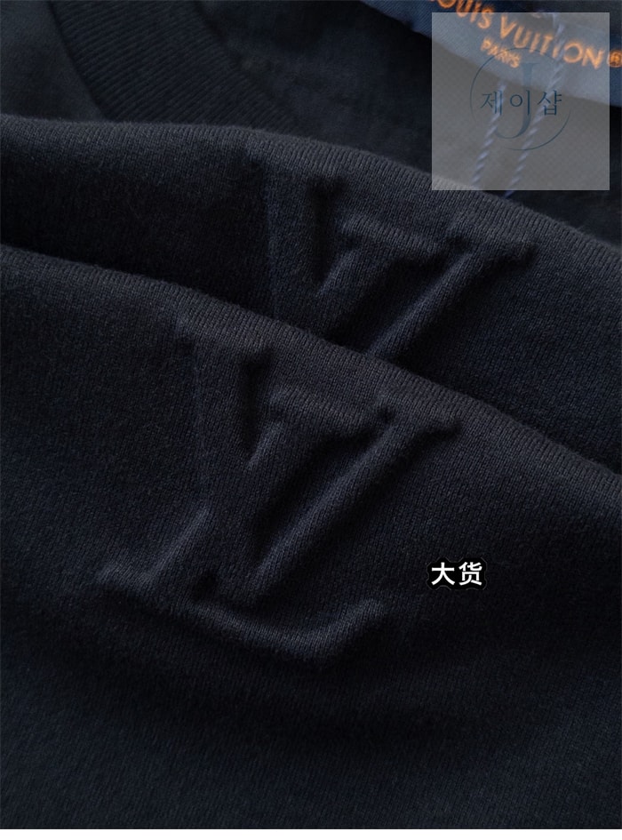 루이비통 엠보스드 LV 반팔 티셔츠 - 상세 이미지