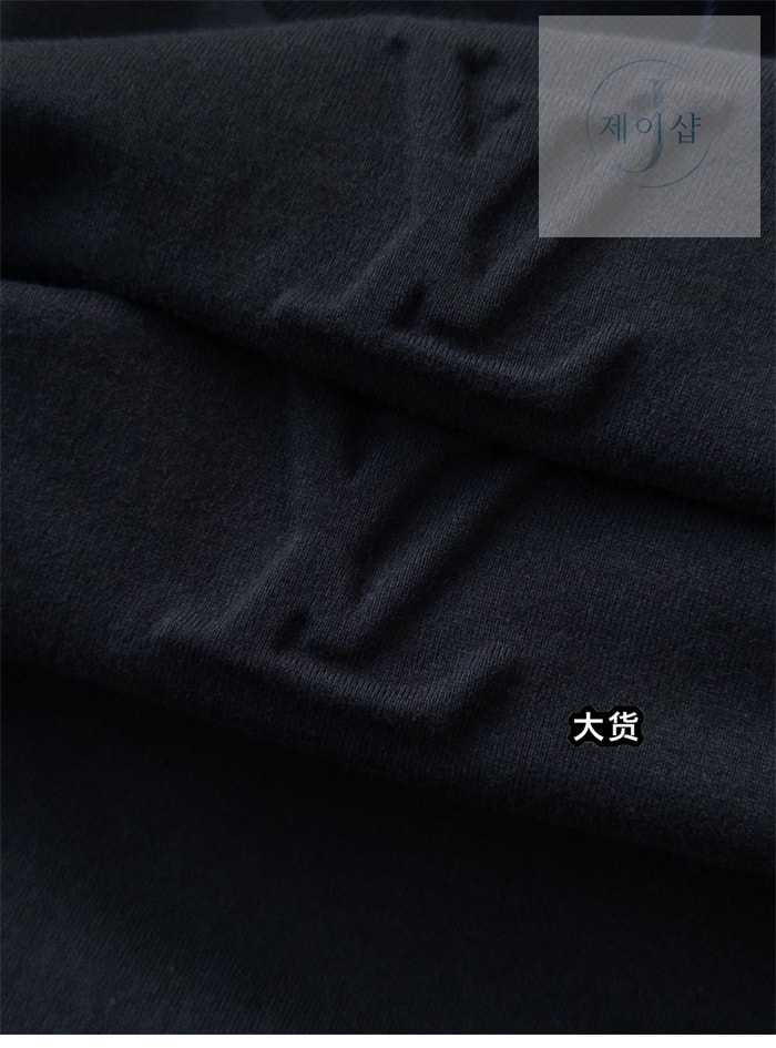 루이비통 엠보스드 LV 반팔 티셔츠 - 상세 이미지