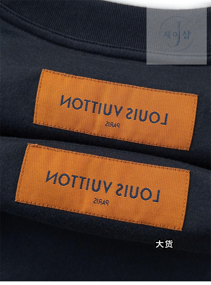 루이비통 엠보스드 LV 반팔 티셔츠 - 상세 이미지