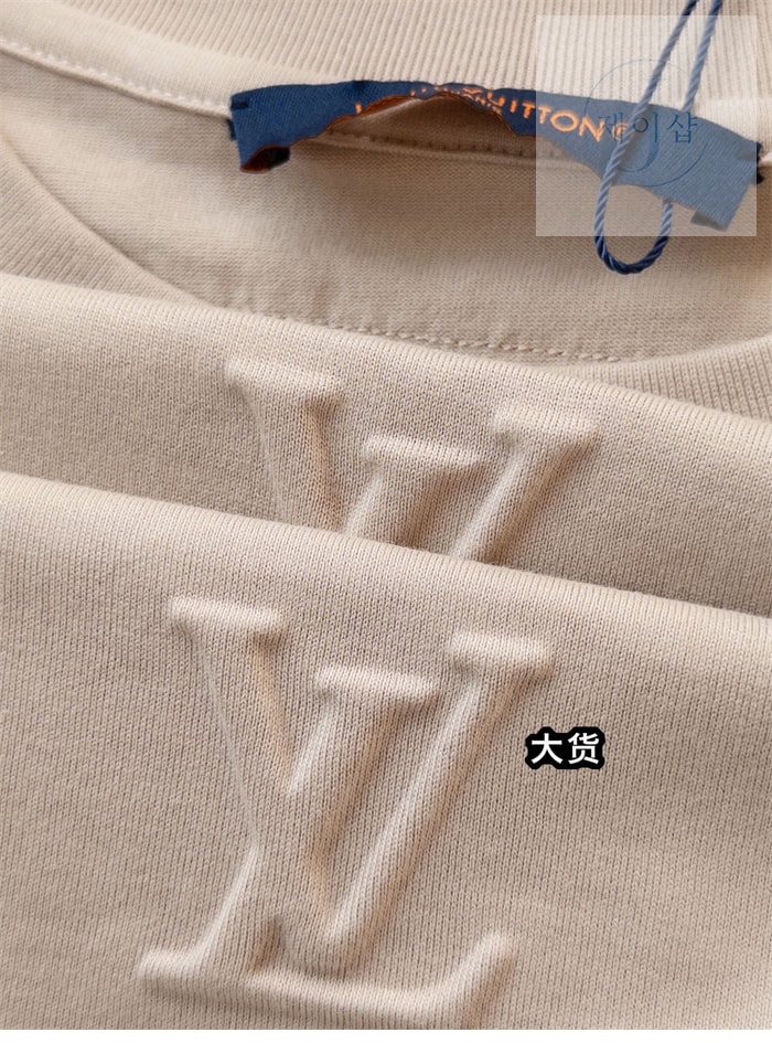 루이비통 엠보스드 LV 반팔 티셔츠 - 상세 이미지