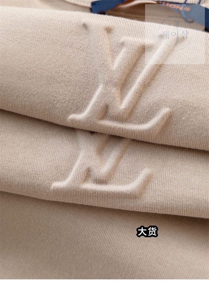 루이비통 엠보스드 LV 반팔 티셔츠 - 상세 이미지