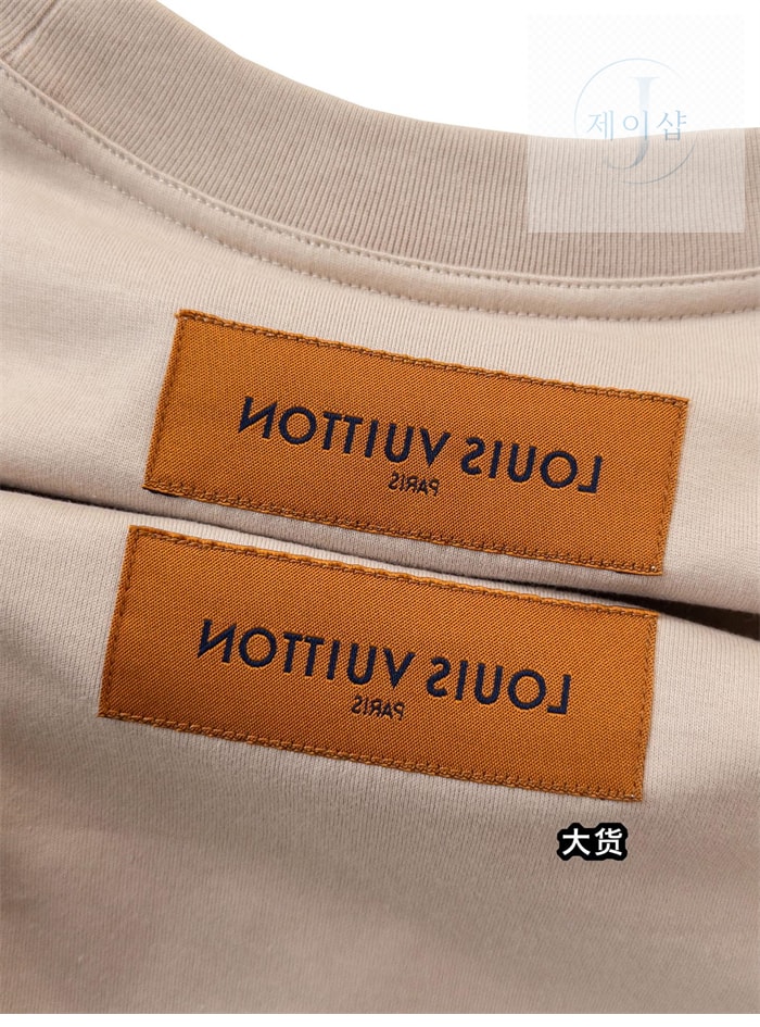 루이비통 엠보스드 LV 반팔 티셔츠 - 상세 이미지