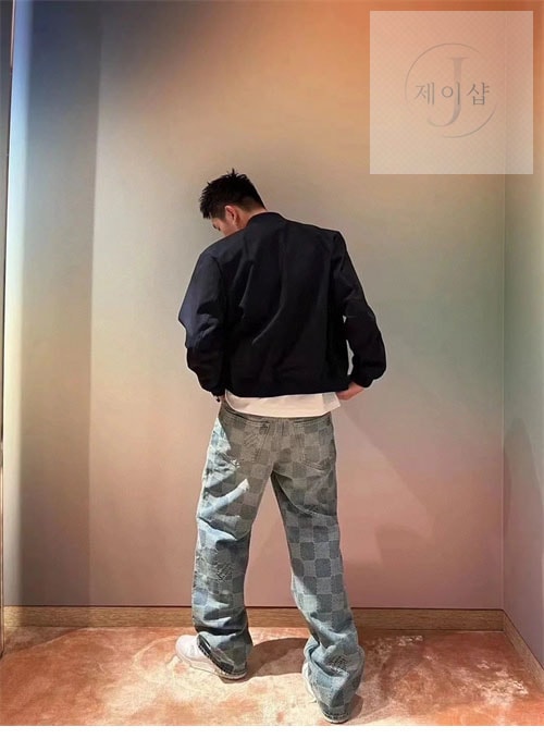 루이비통 엠브로이더드 LV 러버 블루종 자켓 - 상세 이미지