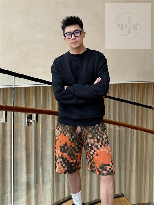 루이비통 엠브로이더드 LV 아라베스크 크루넥 맨투맨 - 상세 이미지