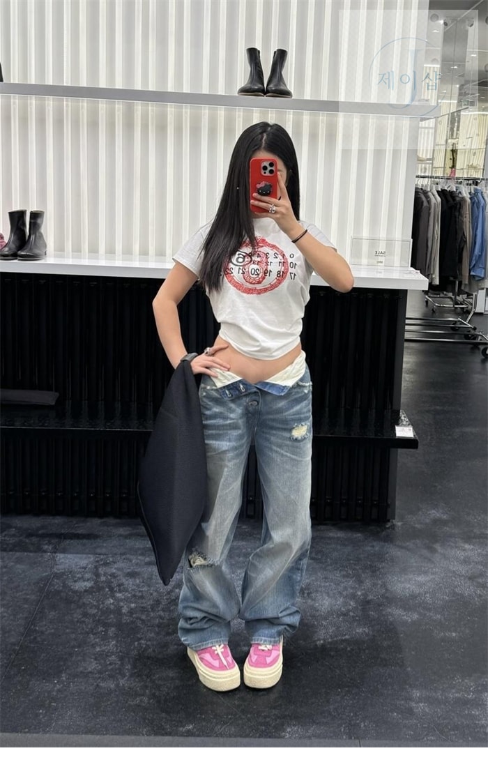 메종 마르지엘라 이어 오브 더 스네이크 반팔 티셔츠 (세븐) - 상세 이미지