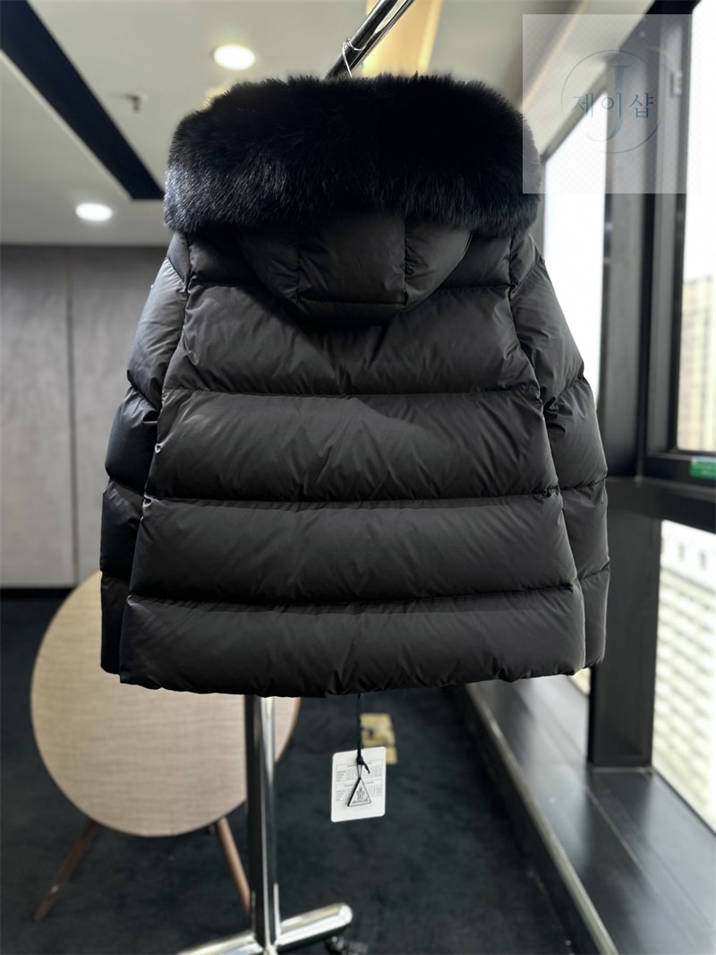 몽클레어 Laichefur 라이체퍼 다운 패딩 자켓