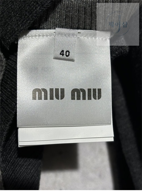 미우미우 24ss 체스트 로고 실크 캐시미어 스웨터 가디건 - 상세 이미지