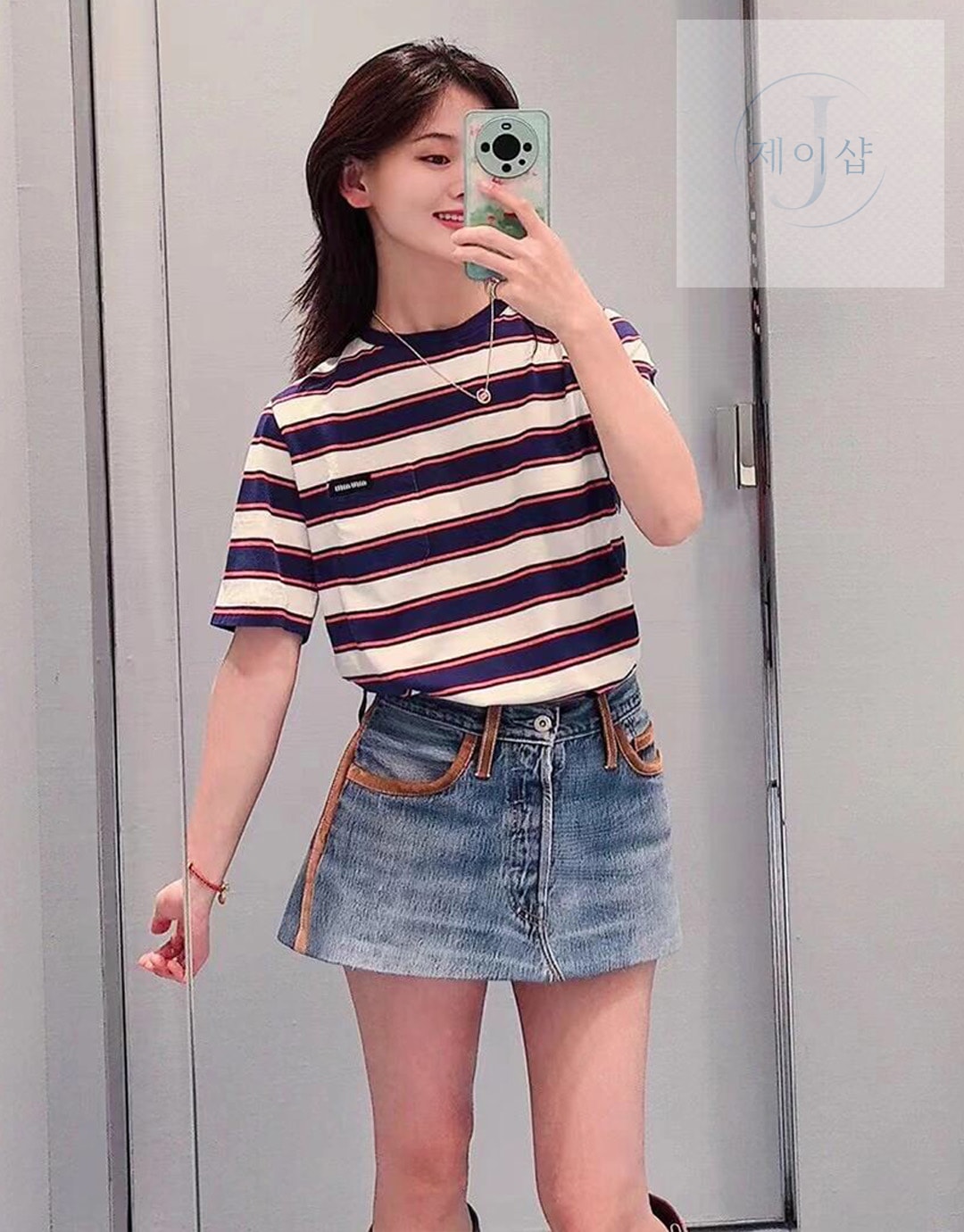 미우미우 로고 패치 스트라이프 코튼 반팔 티셔츠 - 상세 이미지