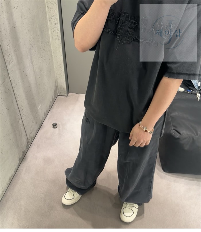 발렌시아가 25SS 로고 자수 조거 팬츠 (세븐) - 상세 이미지