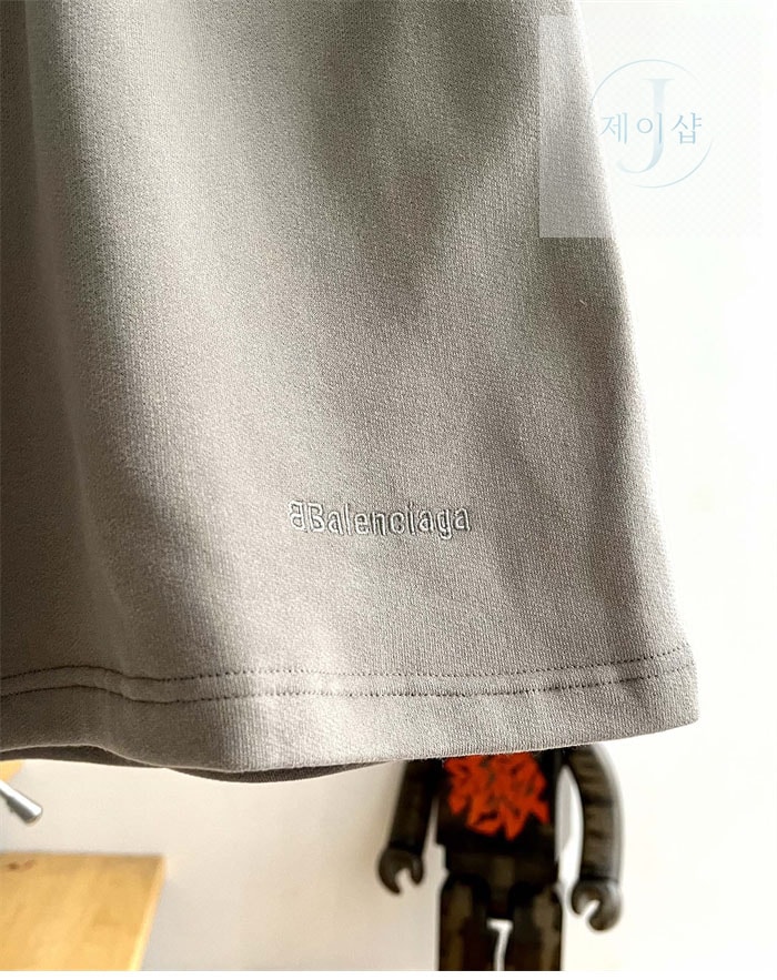 발렌시아가 BB 로고 숏 팬츠 - 상세 이미지