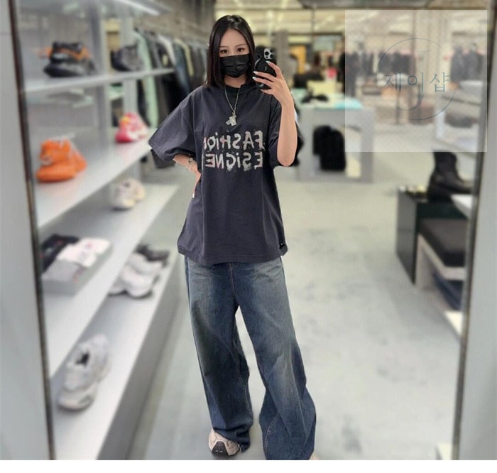 발렌시아가 FASHION DESIGNER 반팔 티셔츠 (레어) - 상세 이미지
