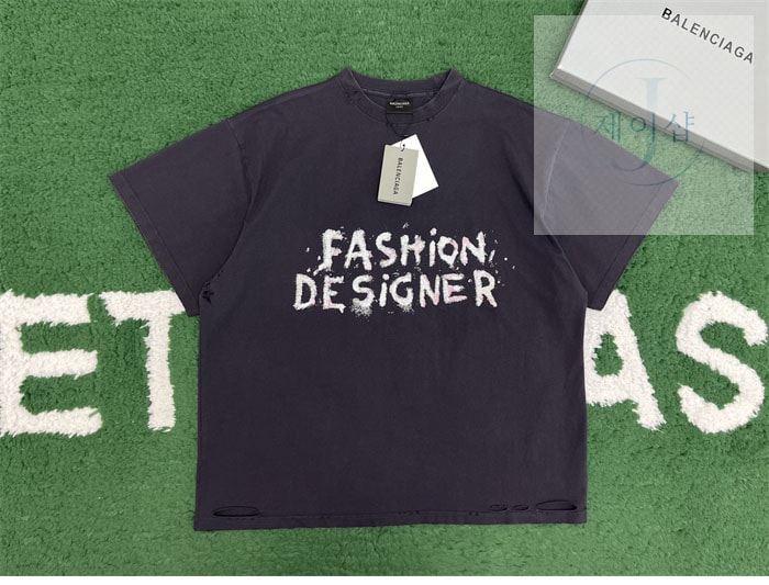 발렌시아가 FASHION DESIGNER 반팔 티셔츠 (레어) - 상세 이미지